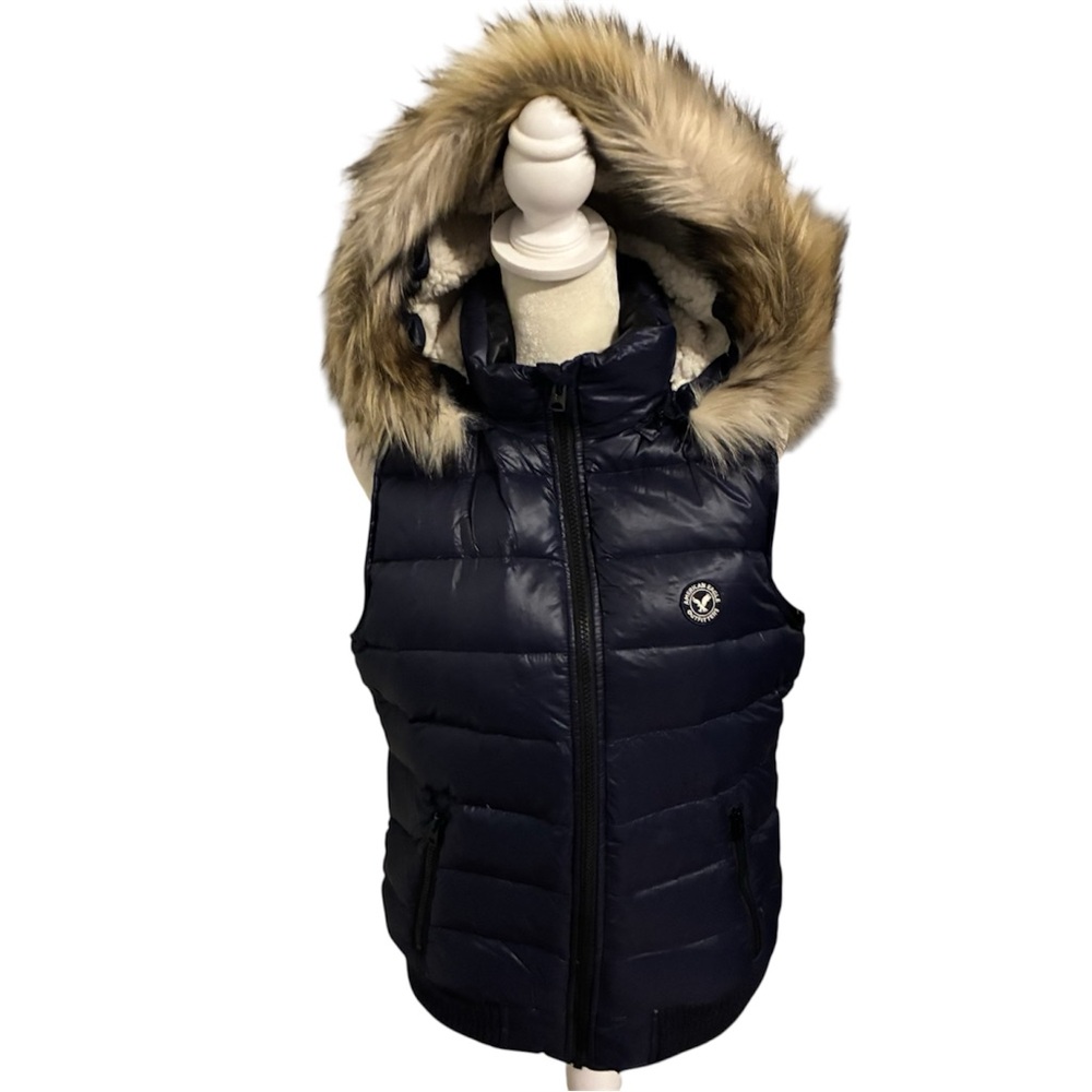 American Eagle Navy Down-Filled Puffer Vest Faux Fur Hood Size M Cozy Winter